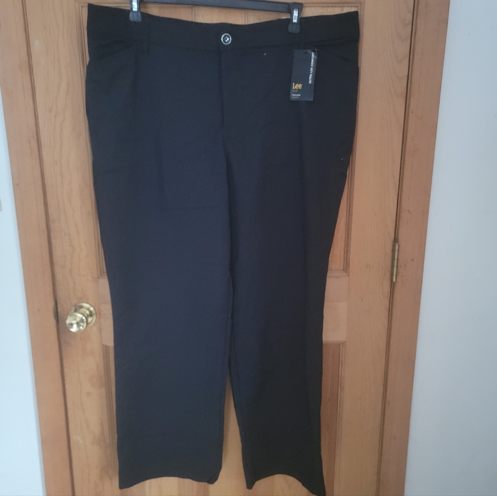 Lee Women's Plus Size 24 Mid Rise Medium Ultra Lux Flex Motion Fit Trouser Black